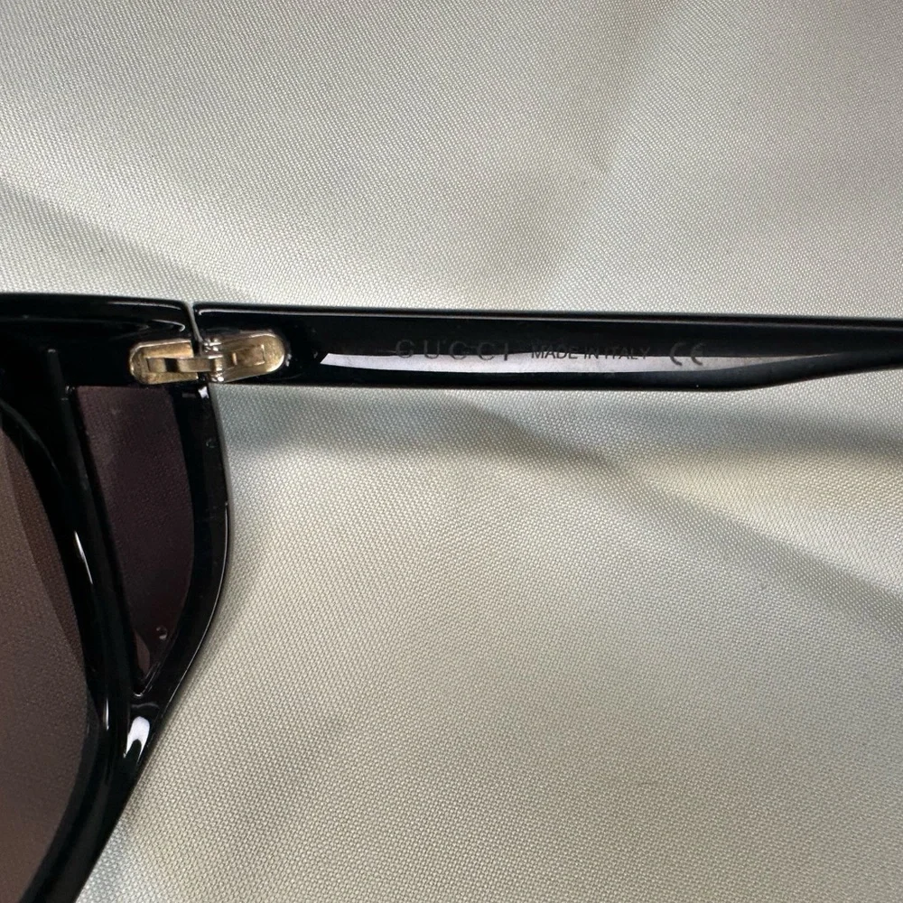 Gucci Black Sunglasses with Purple and Gold Case - Picture 6 of 10